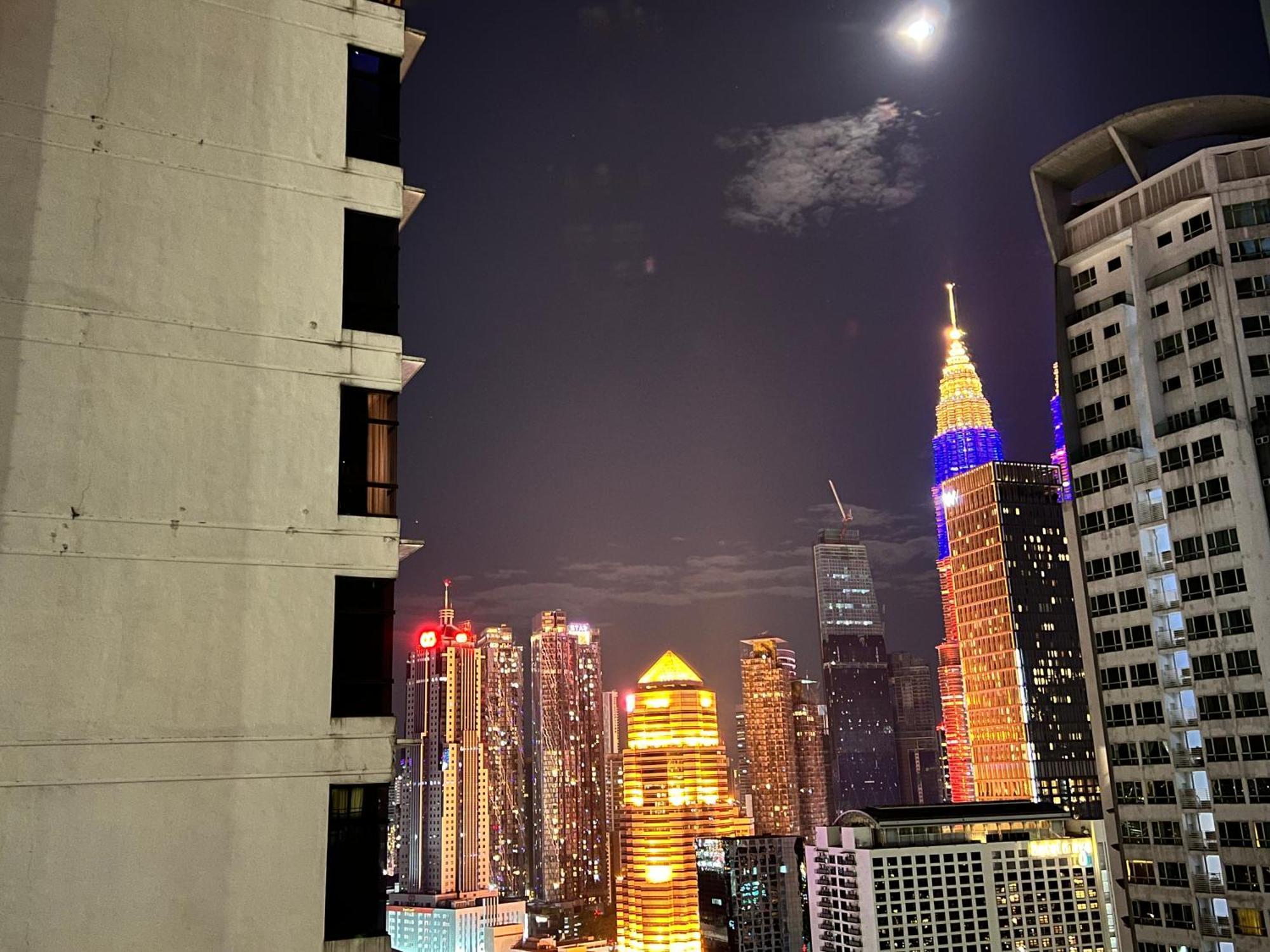 Mercu Summer Suites Klcc By Sweet Home Kuala Lumpur Esterno foto